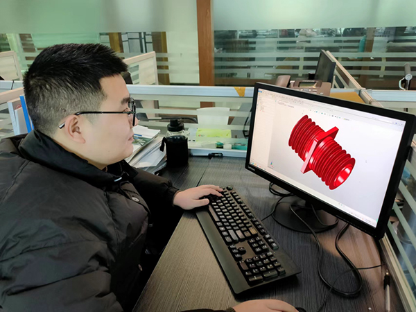 七一电器工程师使用尊龙凯时人生就是搏3D进行设计工作